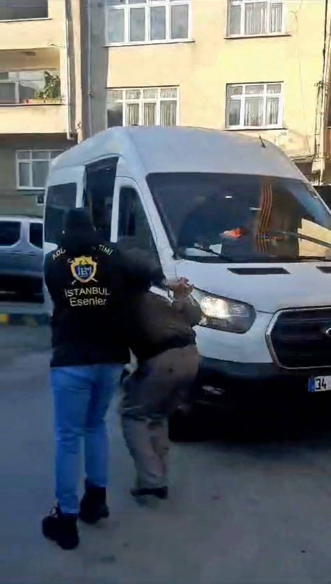 Sahte polis, kartındaki bu yazım hatası nedeniyle yakayı ele verdi! Meğer suç kaydı da varmış 4